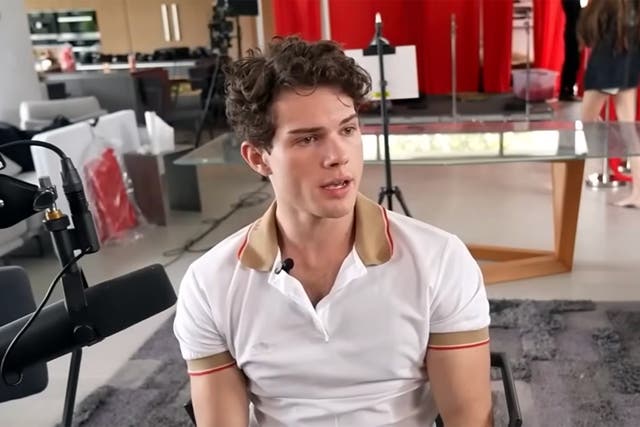 <p>Clavicular es una controvertida estrella de las redes sociales de 20 años que popularizó el término “perfección masculina” <em>(looksmaxxing</em>) y a la que se relaciona con influencers de extrema derecha</p>