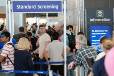 Trump ordena pagar a agentes de seguridad en aeropuertos al iniciar las vacaciones de primavera