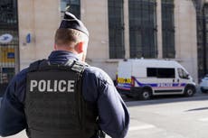 Policía francesa frustra presunto atentado con bomba frente a banco en París