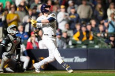 Yelich pega jonrón en remontada de 6 carreras y Cerveceros vencen 9-7 a Medias Blancas