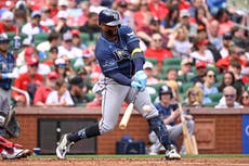 Rays vencen 11-7 a los Cardenales para evitar la barrida en la serie inaugural