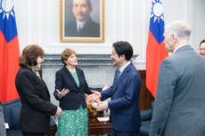 Legisladores de EEUU visitan Taiwán previo a la visita de Trump a China