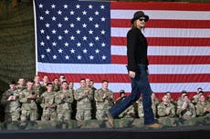Ejército de EEUU revisa caso de helicópteros junto a la piscina del cantante Kid Rock