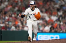 McCullers brilla en 7 entradas y 2 jonrones de Altuve para Astros que vencen 8-1 a Medias Rojas