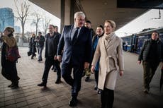 Diplomáticos europeos visitan Ucrania en el aniversario de atrocidades rusas en Bucha