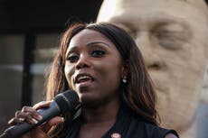 Autoridades federales arrestan a 4 por investigación de contratos de albergues en Nueva York