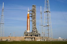La NASA alista el cohete Artemis II para la primera misión lunar tripulada en décadas