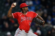 José Soriano lanza pelota de 2 hits en 6 entradas sin carreras y Angelinos vencen 2-0 a Cachorros