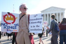 Trump asiste a audiencia de la Corte Suprema sobre ciudadanía por nacimiento