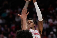 Reed Sheppard anota 27 y los Rockets vencen 119-113 a unos Bucks diezmados