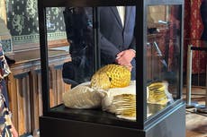 Holanda recupera casco de oro robado de museo y que era venerado en Rumania