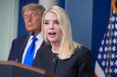Se revelan las cuatro palabras que Trump le dijo a Pam Bondi antes de despedirla
