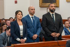 Acusan a policías estatales de Massachusetts por muerte de recluta en combate de boxeo