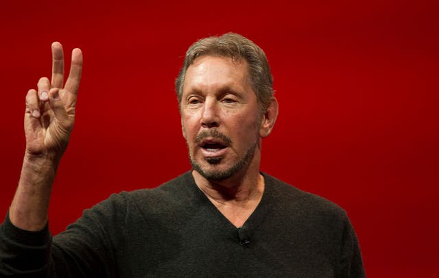 <p>Según se informa, la empresa tecnológica Oracle, dirigida por el multimillonario Larry Ellison, está destinando a proyectos de inteligencia artificial los fondos liberados gracias a sus recientes despidos</p>