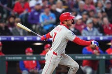 Luzardo poncha a 11, Turner dispara doble impulsor y Filis superan 2-1 a Rockies