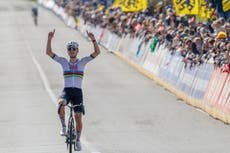 Pogačar gana el Tour de Flandes por tercera vez e iguala récord con otro ataque en solitario