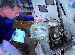 El inodoro de 23 millones de dólares de la nave Orion, conocido como Sistema Universal de Gestión de Residuos, falló el primer día de la misión de 10 días