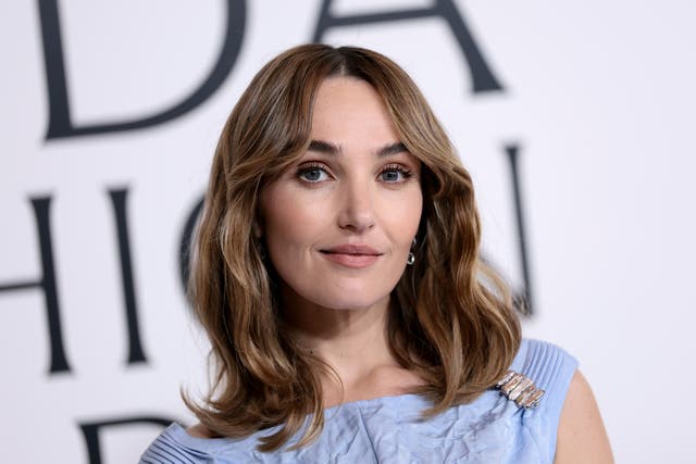 <p>Chloe Fineman se enfrenta a una oleada de críticas tras contar una historia incómoda sobre por qué la despidieron de su trabajo de supervisora de campamento <em>(Getty).</em></p>