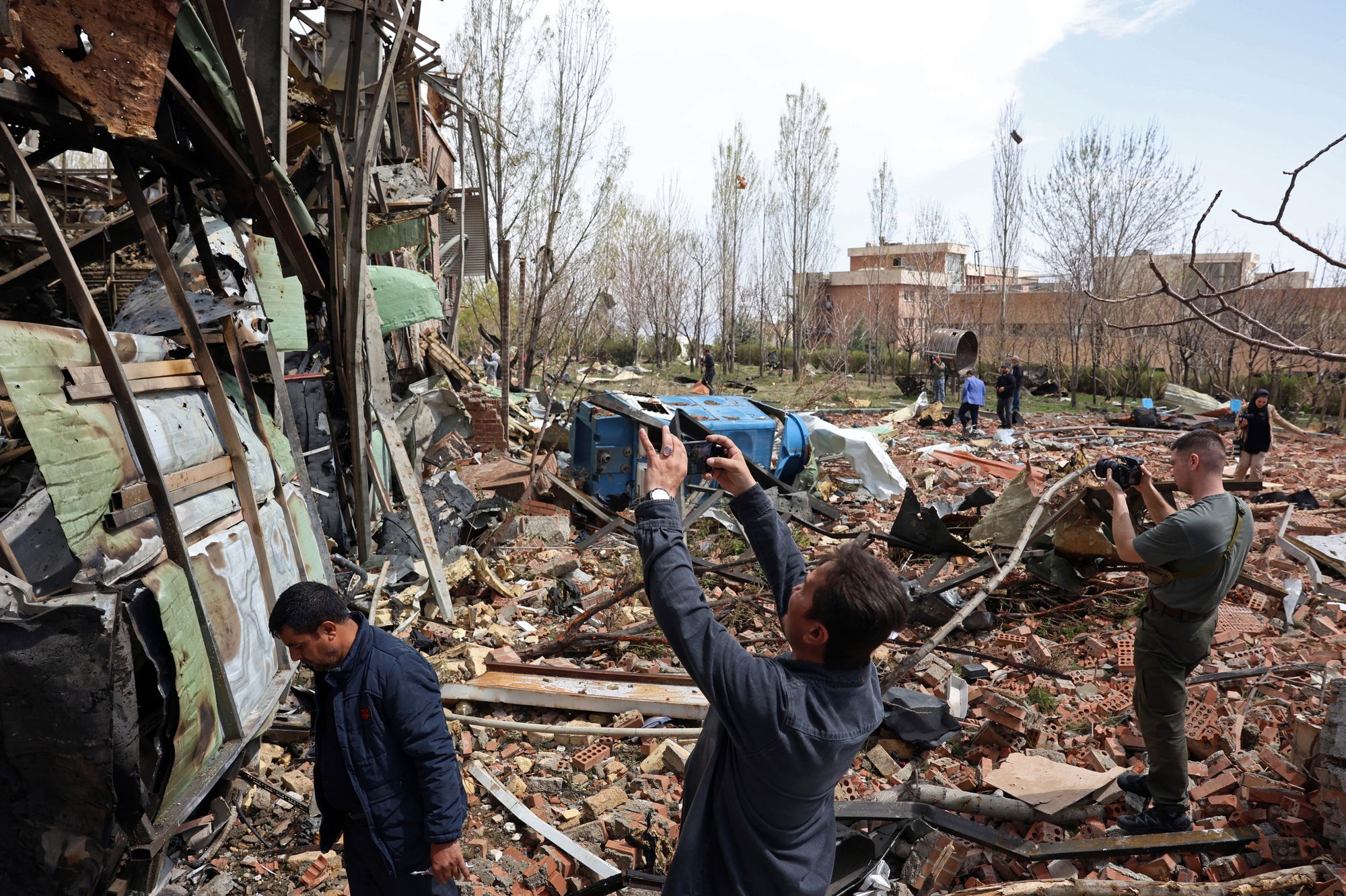 Trump mantiene los ataques contra Irán tras cinco semanas de guerra y amenaza con intensificar los bombardeos