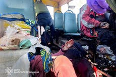 Zelenskyy ofrece una pausa de Pascua en ataques energéticos. Un dron ruso mata a 4 en un autobús