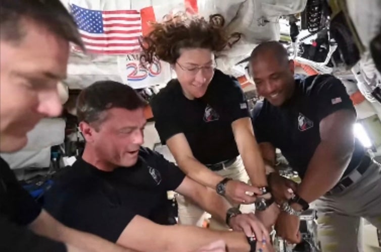 La tripulación de Artemis II viajó unos 252.760 millas desde la Tierra en el encuentro humano más cercano con la Luna en más de 50 años