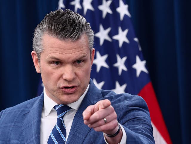 <p>El secretario de Defensa de EE. UU., Pete Hegseth, no descartó la posibilidad de desplegar tropas estadounidenses en Irán, en medio de crecientes tensiones en la región  </p>