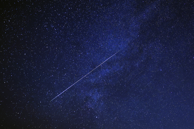 <p>Más de 200 testimonios de testigos presenciales ayudaron a la NASA a seguir la trayectoria del meteoro desde su paso por el Atlántico, cerca de Long Island, hasta su desintegración sobre Galloway, Nueva Jersey, tras recorrer unos 188 kilómetros a una velocidad de 48 280 km/h</p>