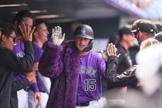 Michael Lorenzen lanza con eficiencia hasta la 6ta y Rockies vencen 9-1 a Astros para barrer serie
