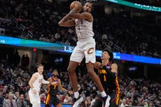 Donovan Mitchell y Evan Mobley ayudan a Cavaliers en victoria de 122-116 sobre Hawks