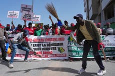 Cientos protestan en Senegal por promesas gubernamentales incumplidas y crecientes costos