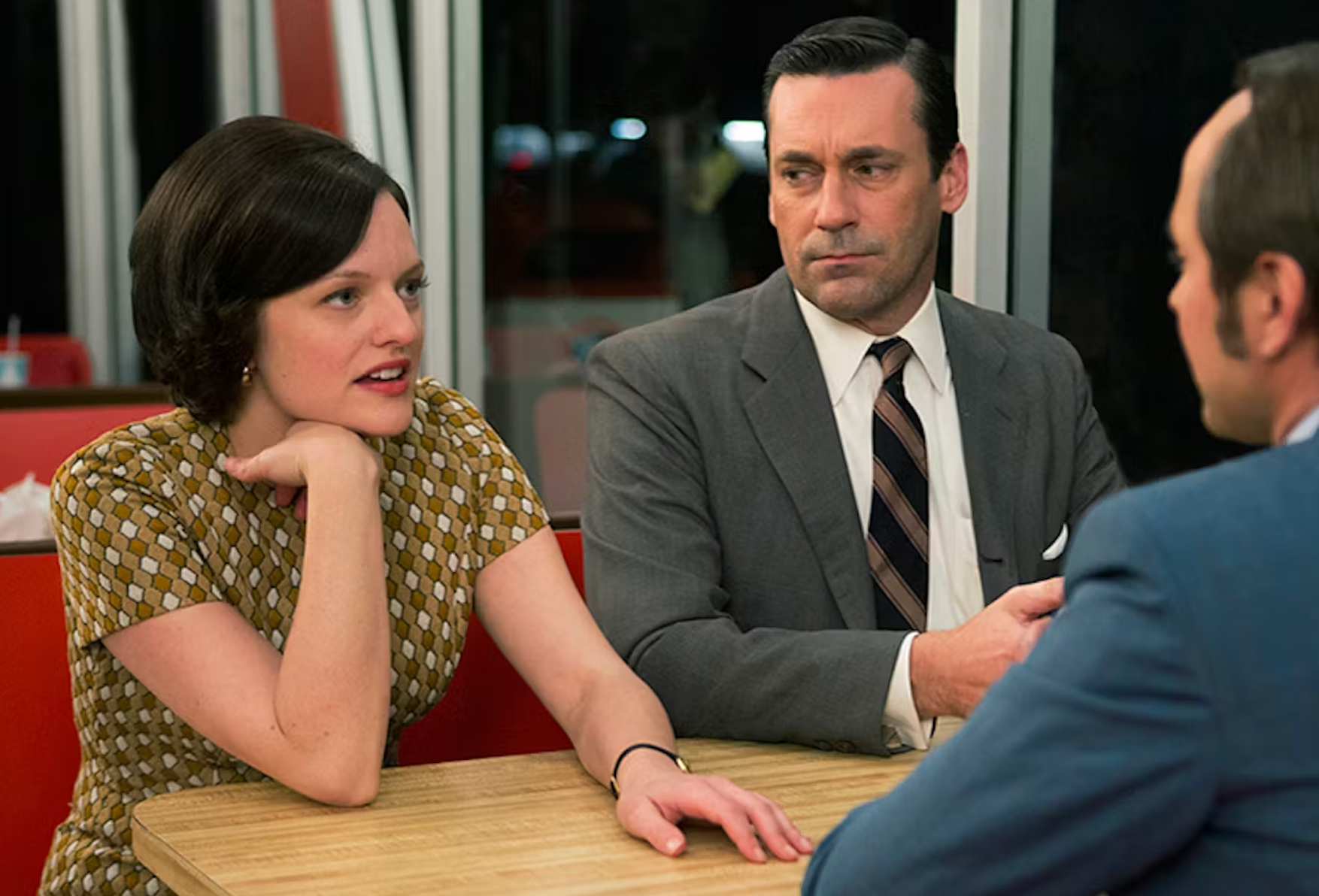 Disfuncional: Peggy Olson y Don Draper en ‘Mad Men’, una relación marcada por poder y conflicto laboral