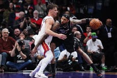 Ingram anota 38 puntos y Raptors se acercan a playoffs al vencer al Heat por 128-114