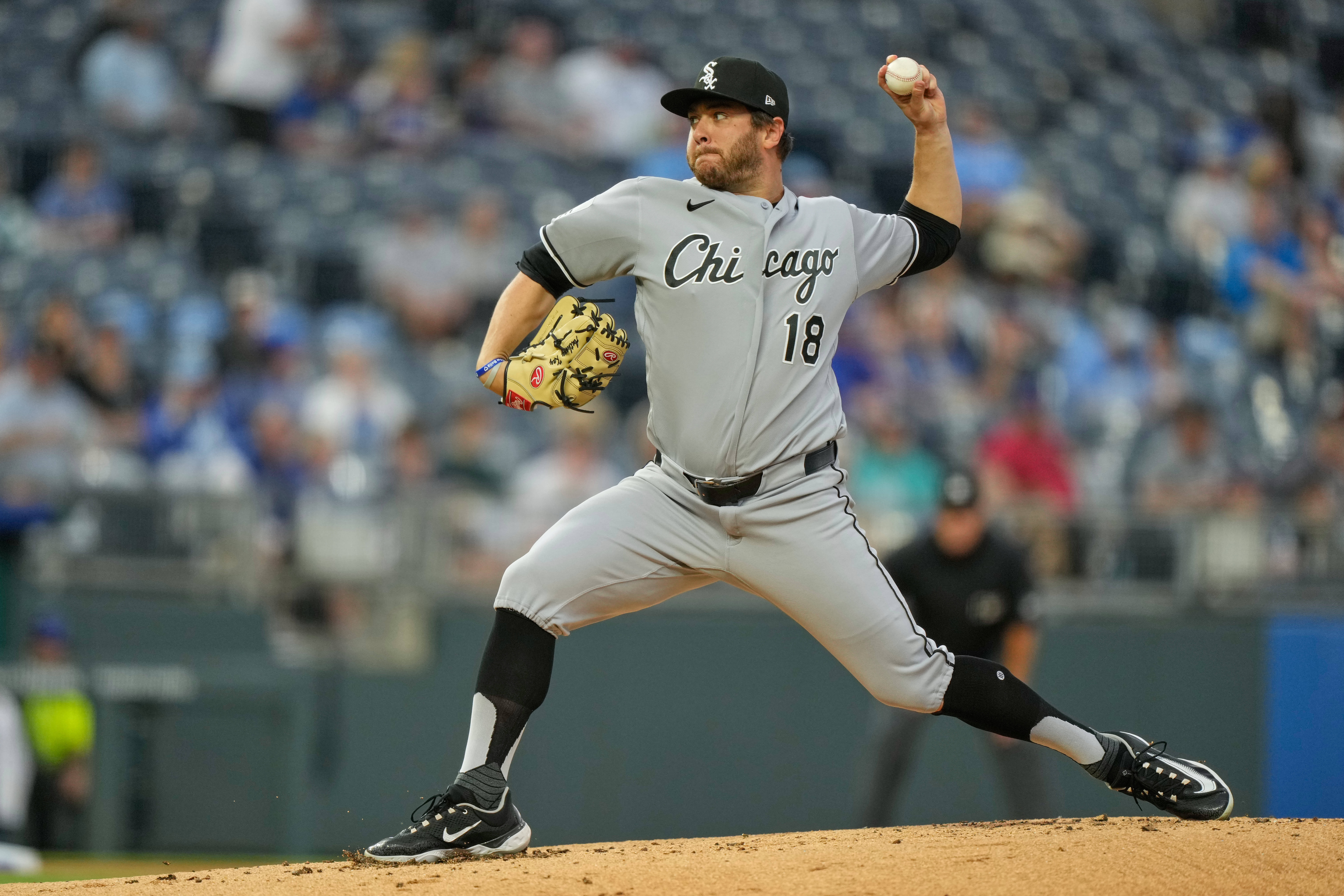 Anthony Kay logra su 1ra victoria en las mayores desde 2021; Medias Blancas blanquean 2-0 a Reales