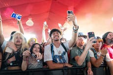 Coachella parece diversión y glamour para influencers. Tras bambalinas, planean sin tregua