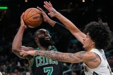 Hauser anota 24, Celtics encestan 29 triples y aplastan 144-118 a Pelicans
