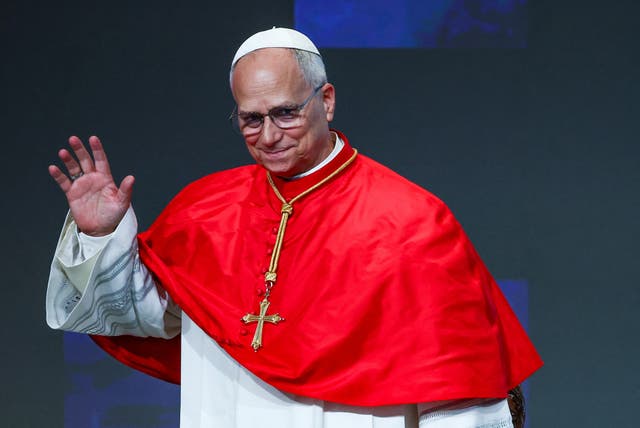 <p>“Seguiré alzando la voz contra la guerra, con el objetivo de promover la paz, el diálogo y las relaciones multilaterales entre los Estados para buscar soluciones justas a los problemas”, declaró el papa León durante una gira de diez días por cuatro países africanos</p>