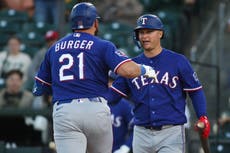 Los Rangers frenan la racha de cinco victorias de los Atléticos con triunfo 8-1