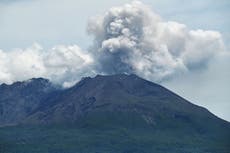Suspenden vuelos en Japón debido a la segunda erupción de un volcán en cuatro meses