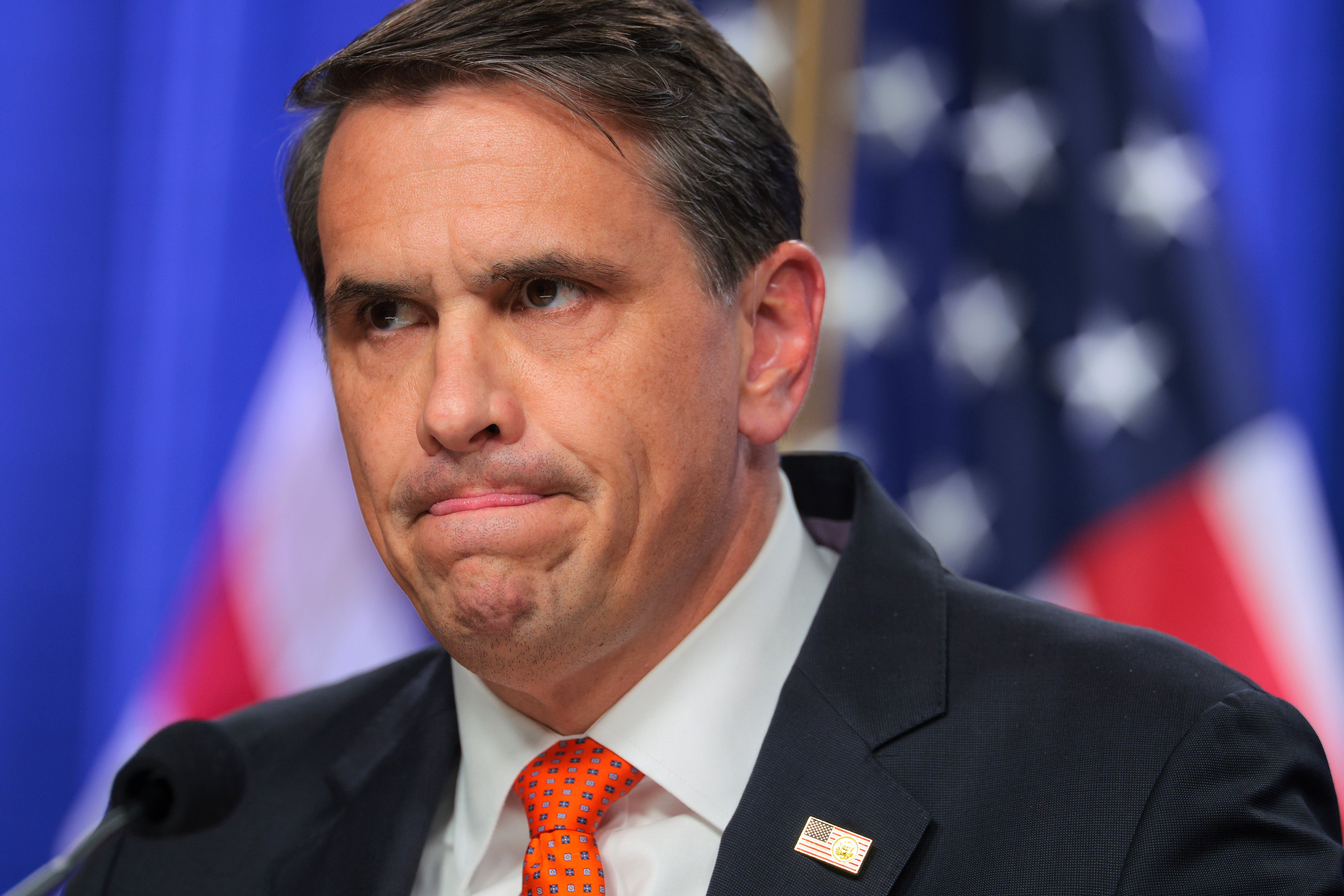 El fiscal general en funciones Todd Blanche, que fue adjunto principal de Bondi, declaró este mes a Fox News que los expedientes de Epstein “no deberían formar parte de nada en el futuro”