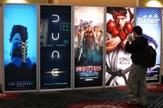 Warner Bros. sube al escenario en CinemaCon en medio de protestas por compra de Paramount