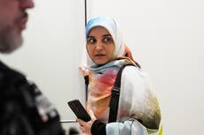 Mujer iraní acusada en Francia vuelve a Irán