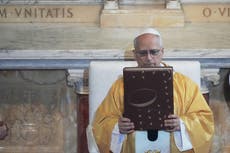 Ante críticas de Trump, el papa insiste: el mundo necesita escuchar un mensaje de paz