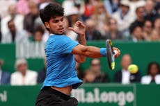 Carlos Alcaraz se retira del Abierto de Barcelona por lesión