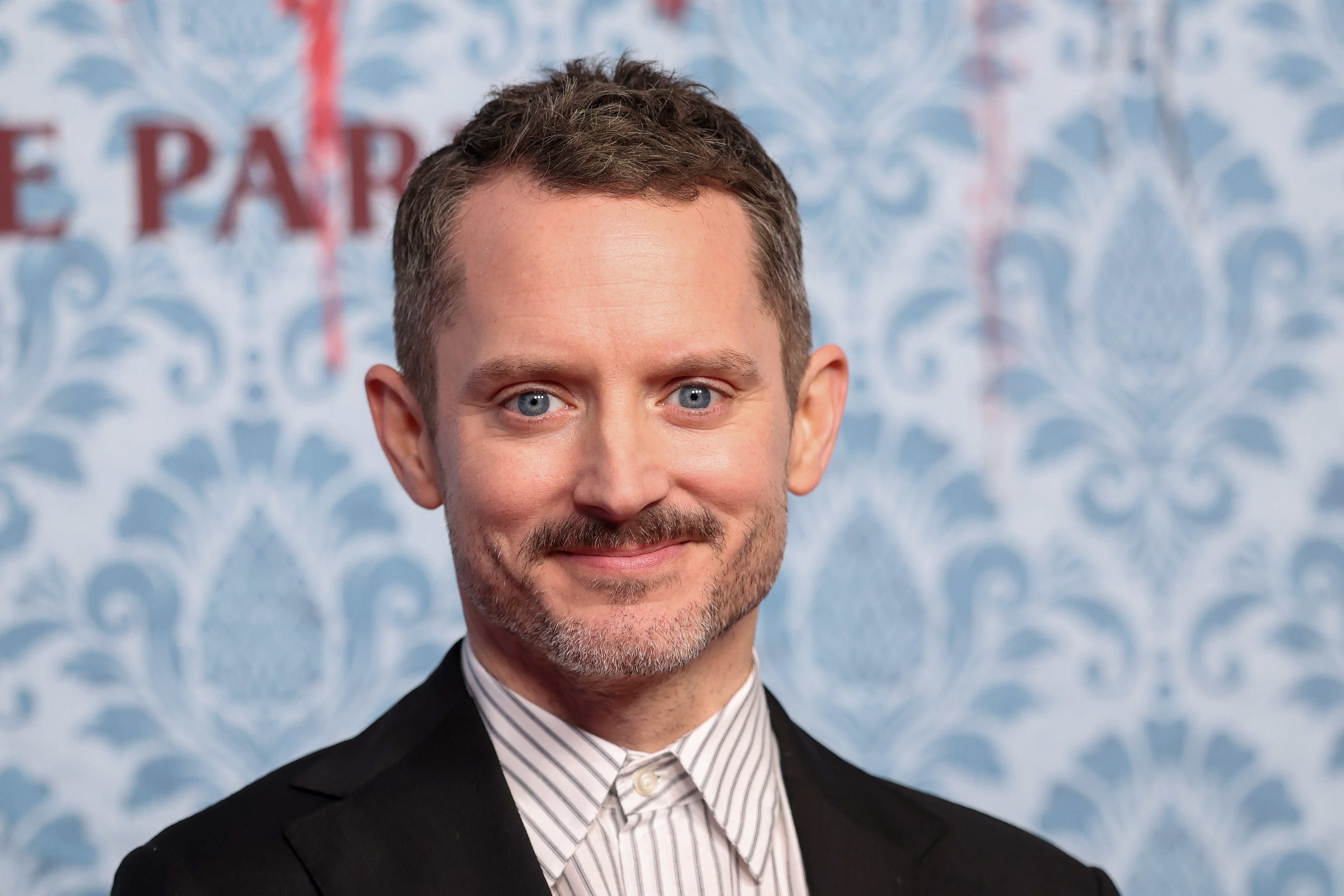 Elijah Wood también regresa a la franquicia como Frodo