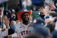 Yordan Álvarez pega jonrón y Spencer Arrighetti poncha a 10; Astros vencen 3-1 a Rockies