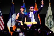 Esposa de alcalde de Nueva York se disculpa por publicaciones en redes sociales