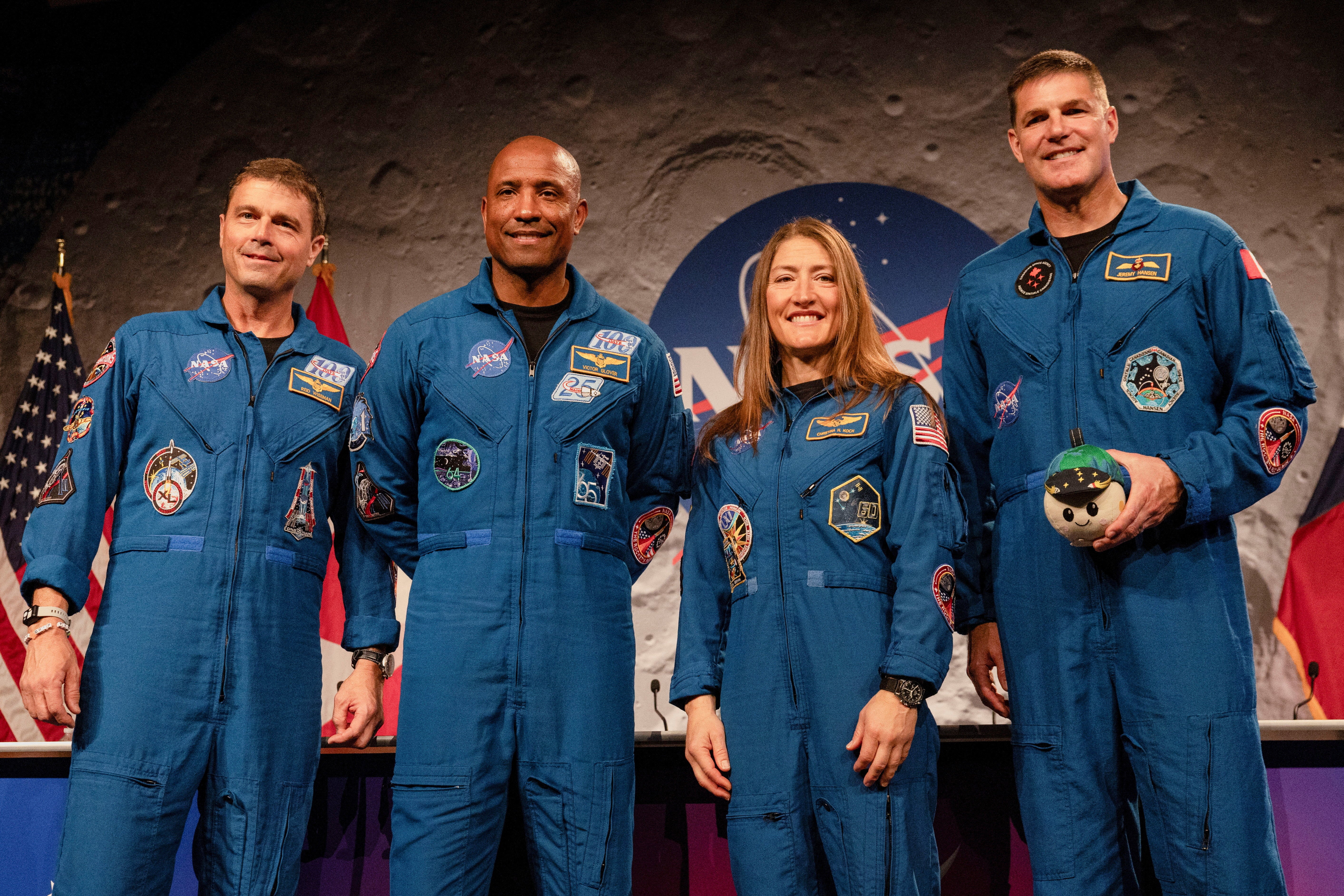 Los cuatro astronautas que viajaron en la nave Orion a la Luna: Reid Wiseman, Victor Glover, Christina Koch y Jeremy Hansen