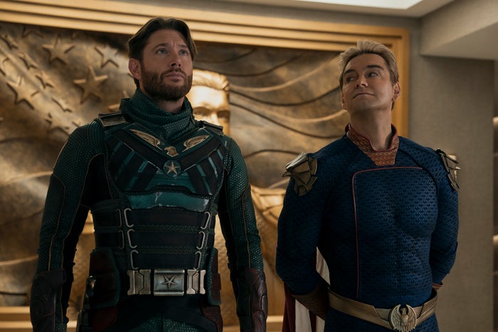 Jensen Ackles (Soldier Boy) y Antony Starr (Homelander)