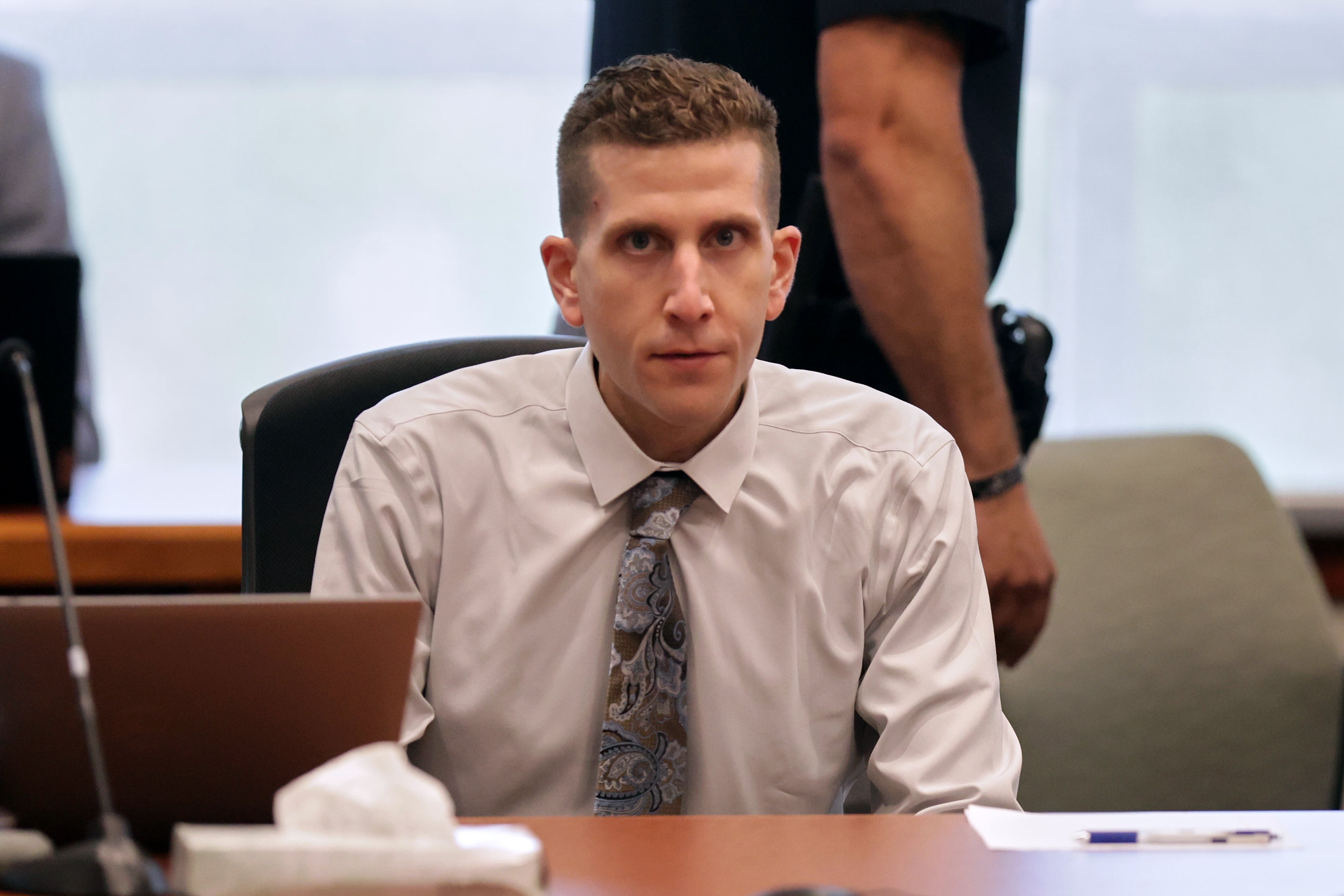 <p>Bryan Kohberger, quien el año pasado se declaró culpable del asesinato de cuatro estudiantes universitarios, sostuvo en un nuevo comunicado que es inocente  </p>