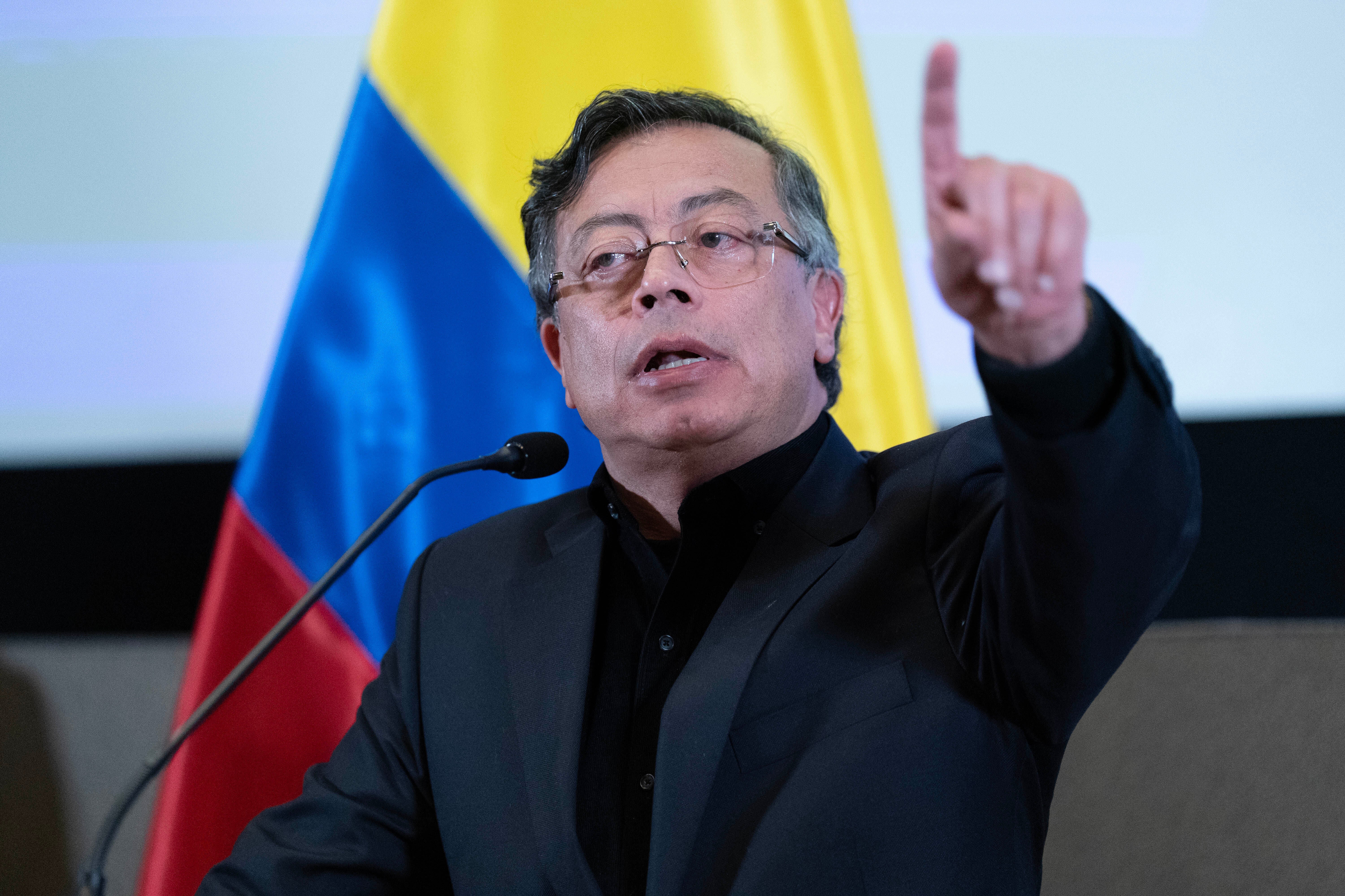 Presidente colombiano anuncia reunión con su par venezolana en Caracas el 24 de abril
